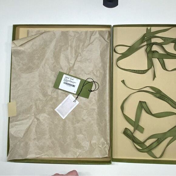 GUC | Gucci | Storage/Gift Box w/ 2 Ribbons | Green | W12 x H15 x D2 inch - Picture 8 of 11